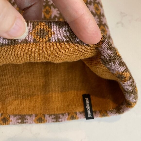 Patagonia Printed Knit 100% Recycled Poly Beanie Hat Olive Grn Pink Gold Sz OS - Picture 5 of 8
